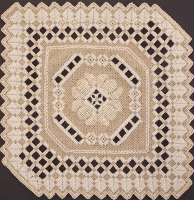 Dentelle et broderie hardanger 5